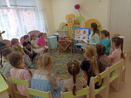 День, посвящённый декоративно-прикладному искусству - Хохломской росписи День, посвящённый декоративно-прикладному искусству - Хохломской росписи.